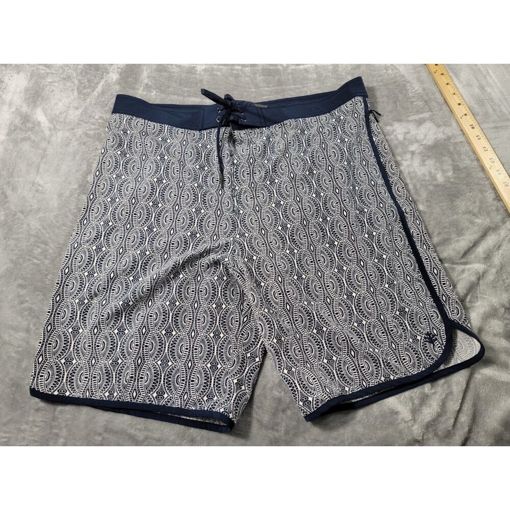 Coolibar Men BoardShorts Swim‎ Trunks Blue Geometric Tribal Pattern 38x9 UPF 50+